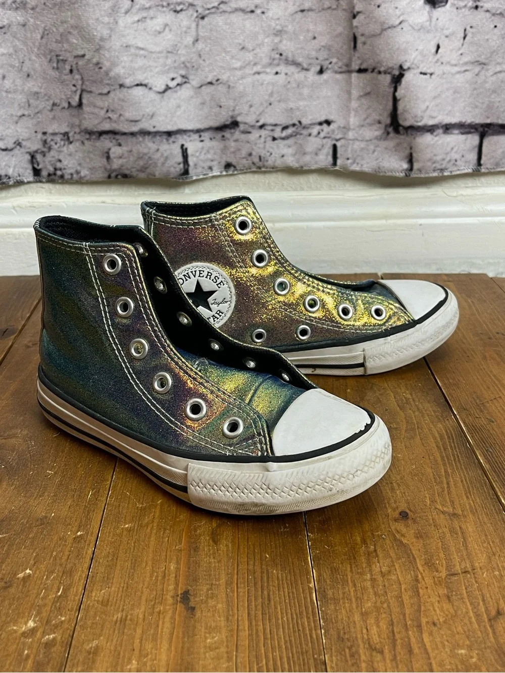 Converse little girls size 11 high top sneakers iridescent